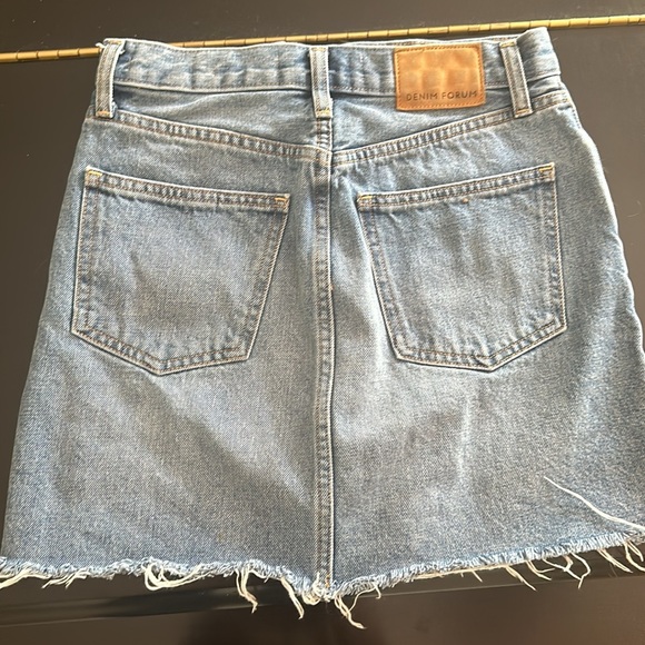 Aritzia Denim Forum/Debbie Denim miniskirt  size 24 - Picture 3 of 3